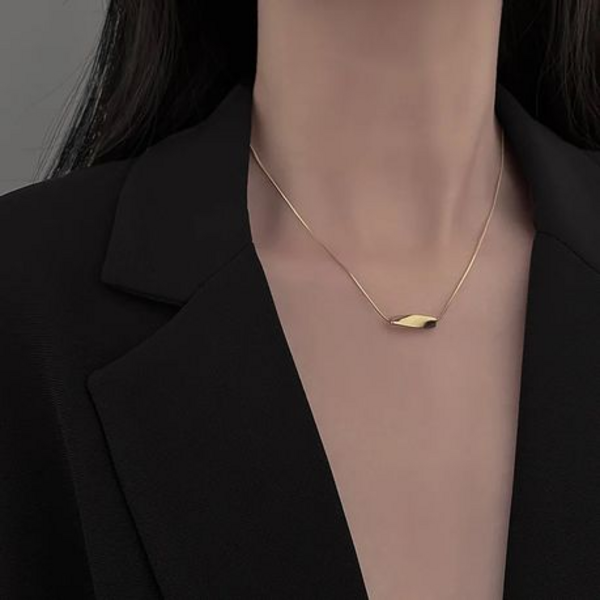 Twist & Shout with Style! - The Minimalist Magic of the Twister Necklace - Gold - Image 3