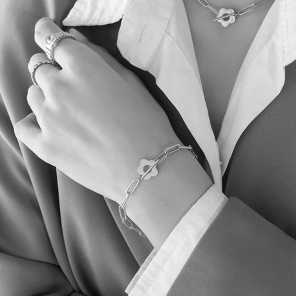 Bloom with Style: Flower & Bar Toggle Paperclip Bracelet - Simple Elegant - Image 12