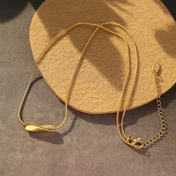 Twist & Shout with Style! - The Minimalist Magic of the Twister Necklace - Gold - Image 2