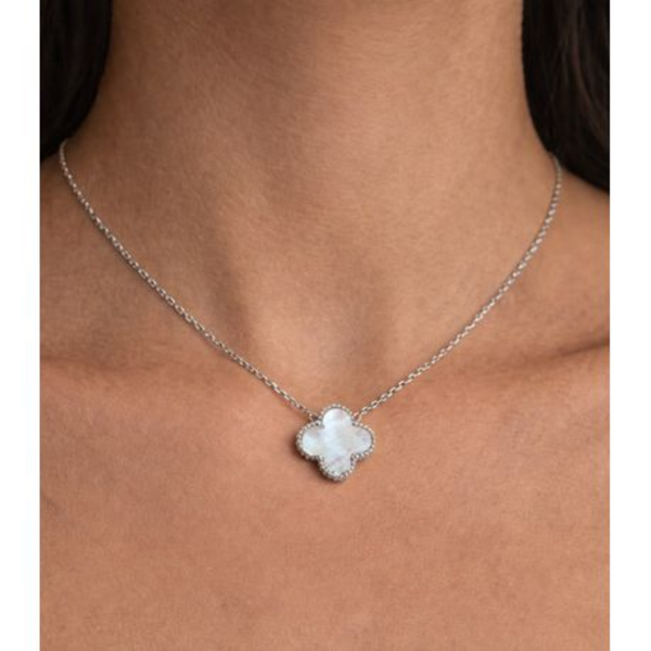 Four Leaf Clover - Van Cleef Pendant Necklace - Luck in Bloom - Image 2