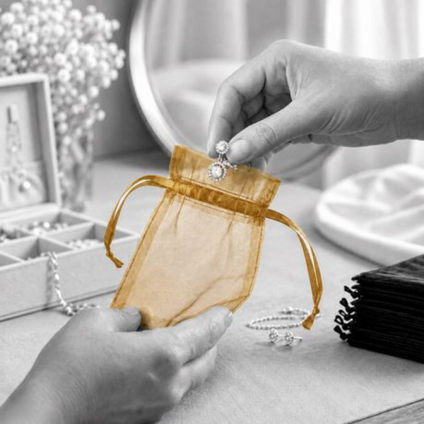 50 Organza 7cm × 9cm Bags in White, Black, Gold, Silver, Black and Red - Image 6