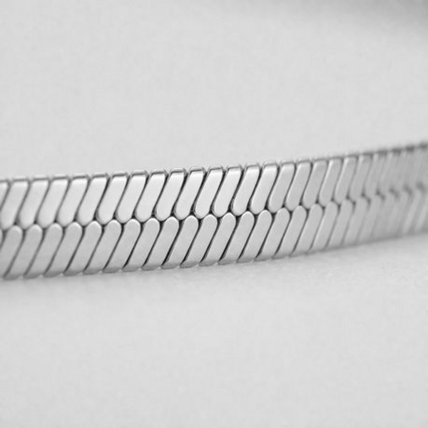 Necklace Choker Chain 45cm - Flat Snake / Herringbone - in Gold or Silver - Image 5