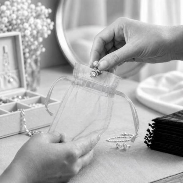 50 Organza 7cm × 9cm Bags in White, Black, Gold, Silver, Black and Red - Image 3