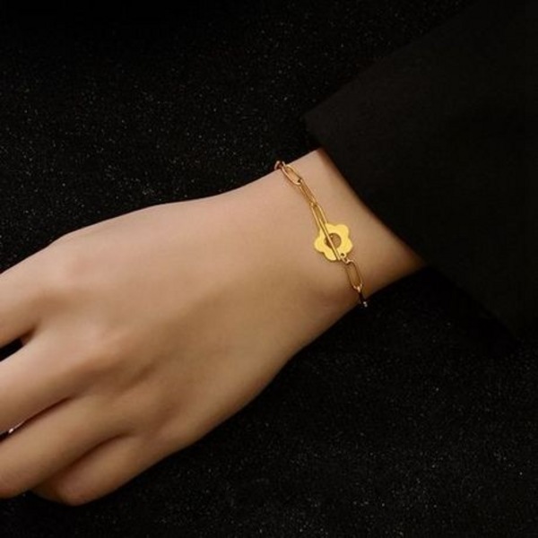 Bloom with Style: Flower & Bar Toggle Paperclip Bracelet - Simple Elegant - Gold