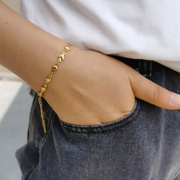 Love Wrapped Around Your Wrist: The Heartfelt Bracelet - Gold - Image 7
