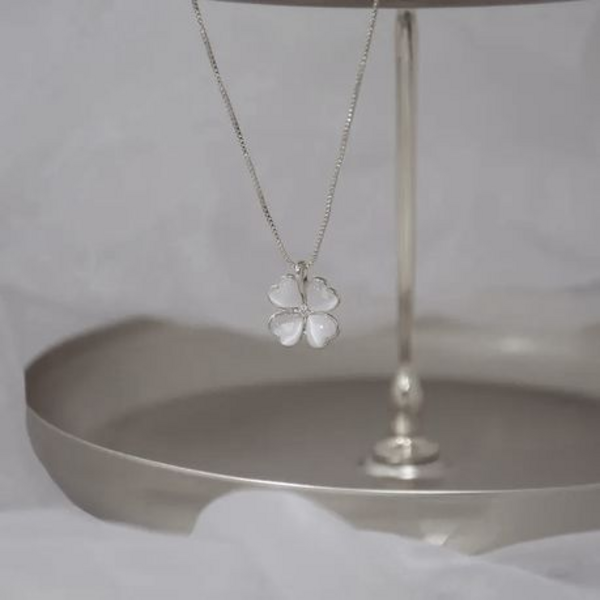 Luck & Elegance Unite with Our 4 Leaf Clover Pendant Necklace & Chain - Image 3